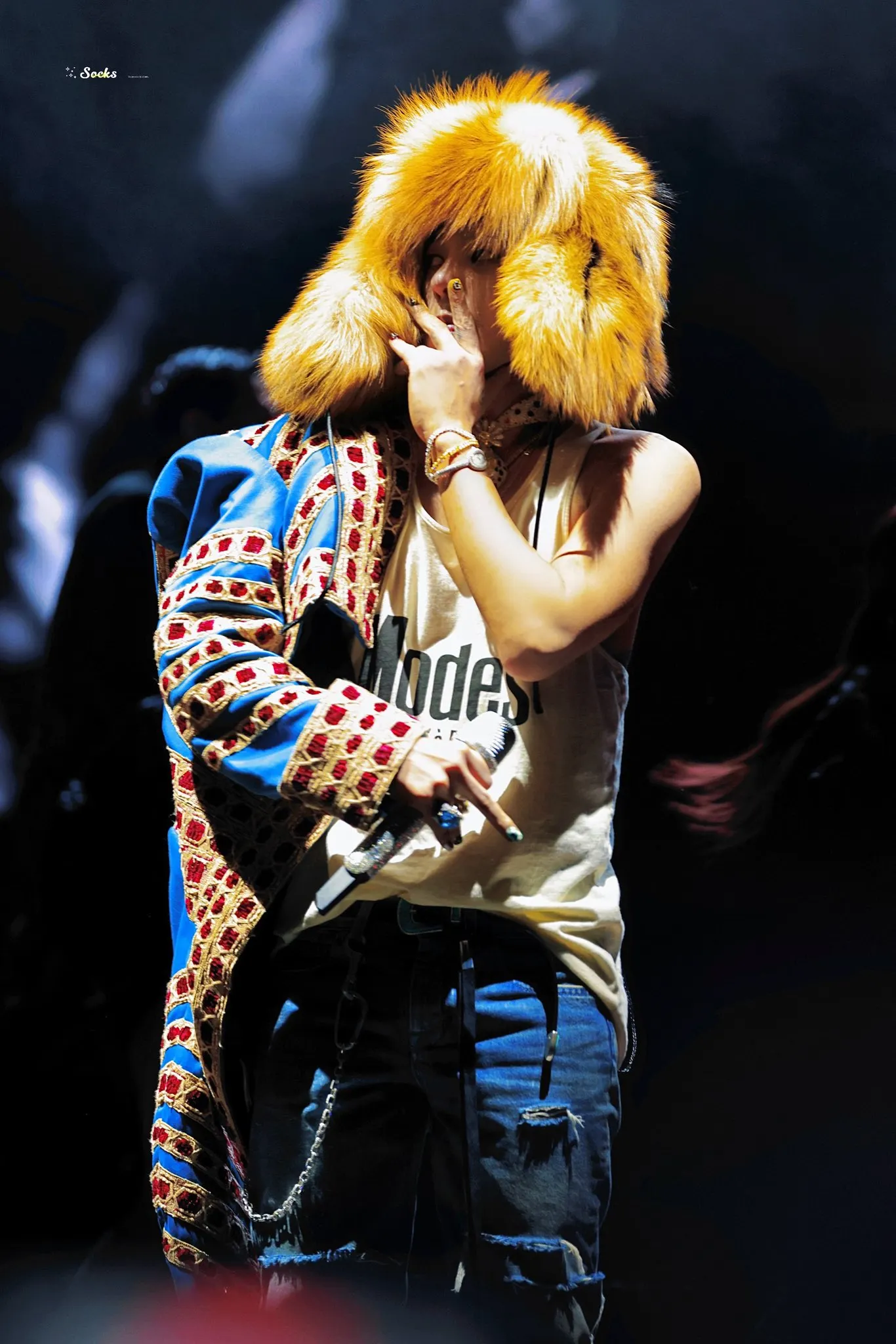 ELLE-SAN-KHAU-COACHELLA-2026-THOI-TRANG (4)