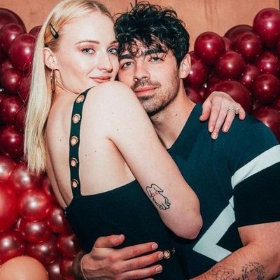 sophie turner và joe jonas trong tiệc sinh nhật