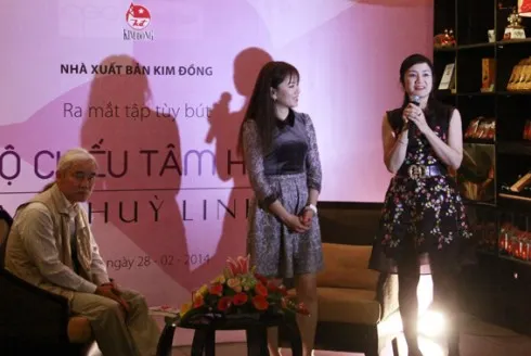 NSƯT Thu Hà tại buổi ra mắt sách.