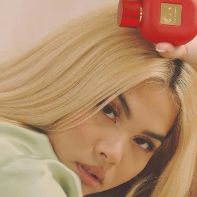 nước hoa của ngôi sao; nước hoa; Hue; Hayley Kiyoko