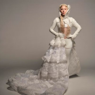 lady gaga trong trang phục MV abracadabra