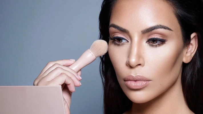 nguyên tắc trang điểm đẹp của kim kardashian ft800