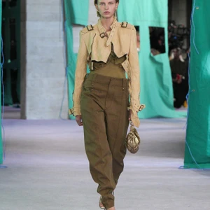 thiết kế quần tây nâu Burberry