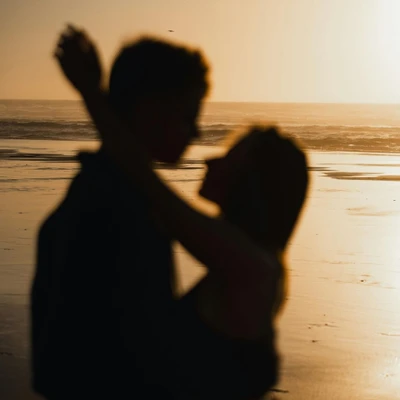 Chàng trai và cô gái chung thủy