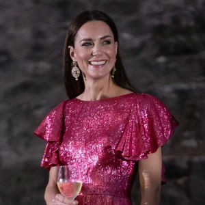 thời trang của Công nương Kate Middleton trong chuyến công du Caribbean năm 2022