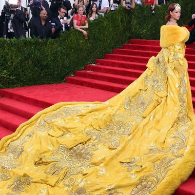 Thời trang thảm đỏ ấn tượng nhất thập niên 2010s ca sĩ rihanna