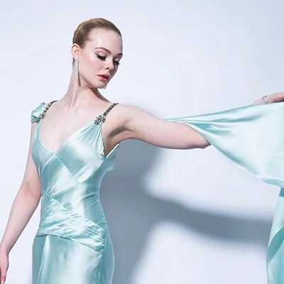 elle fanning diện thiết kế đầm gucci