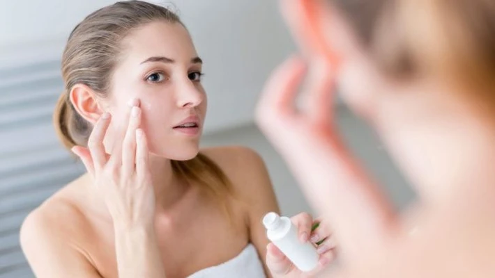 Top 10 sản phẩm kem dưỡng ẩm cho da mụn