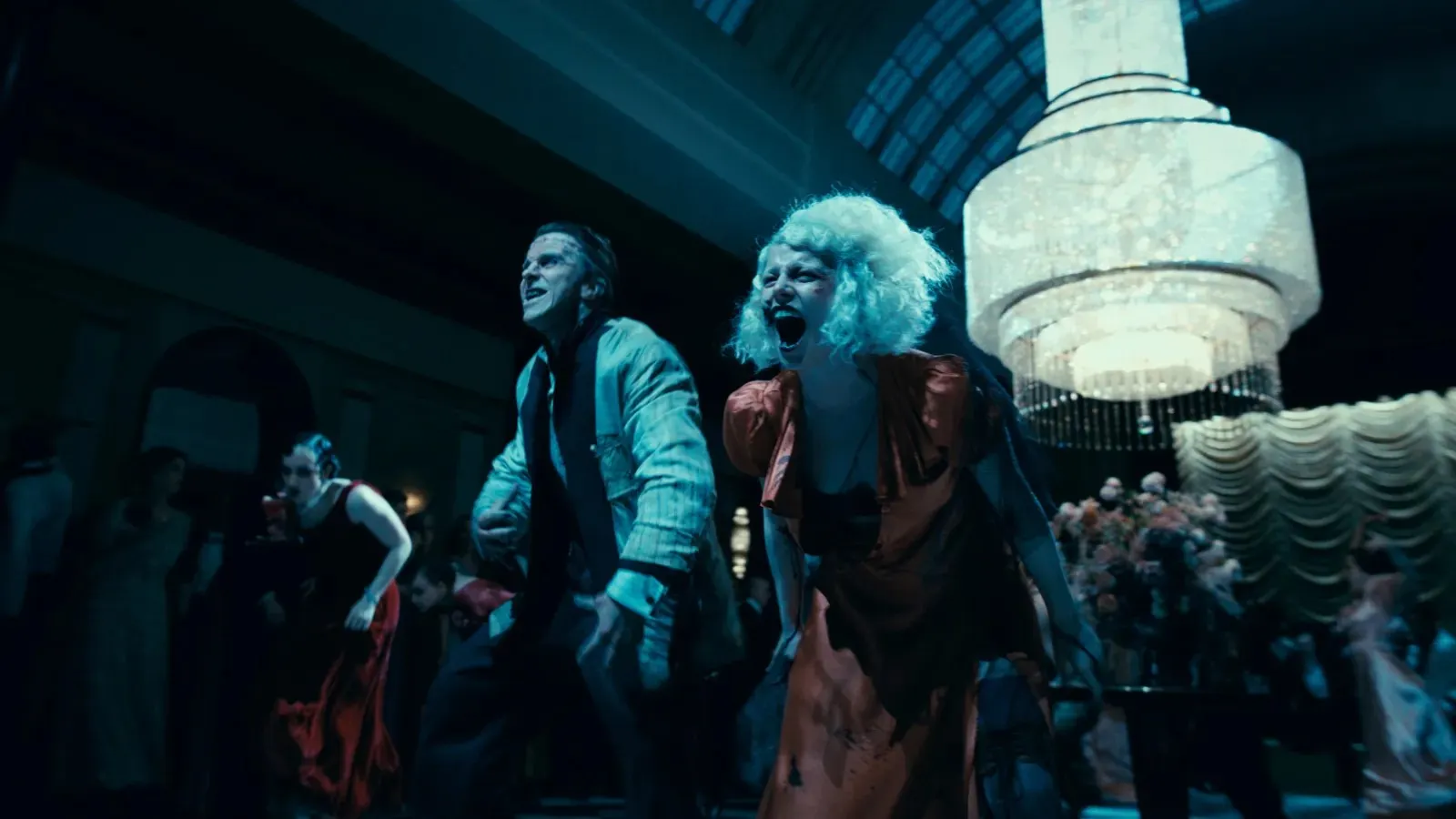 Cô Dâu! 2026 lấy cảm hứng từ tiểu thuyết kinh điển Frankenstein của Mary Shelley và bộ phim Bride of Frankenstein.