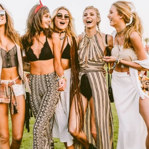 Lễ hội Coachella: 4 mảnh ghép nổi bật của phong cách thời trang Bohemian