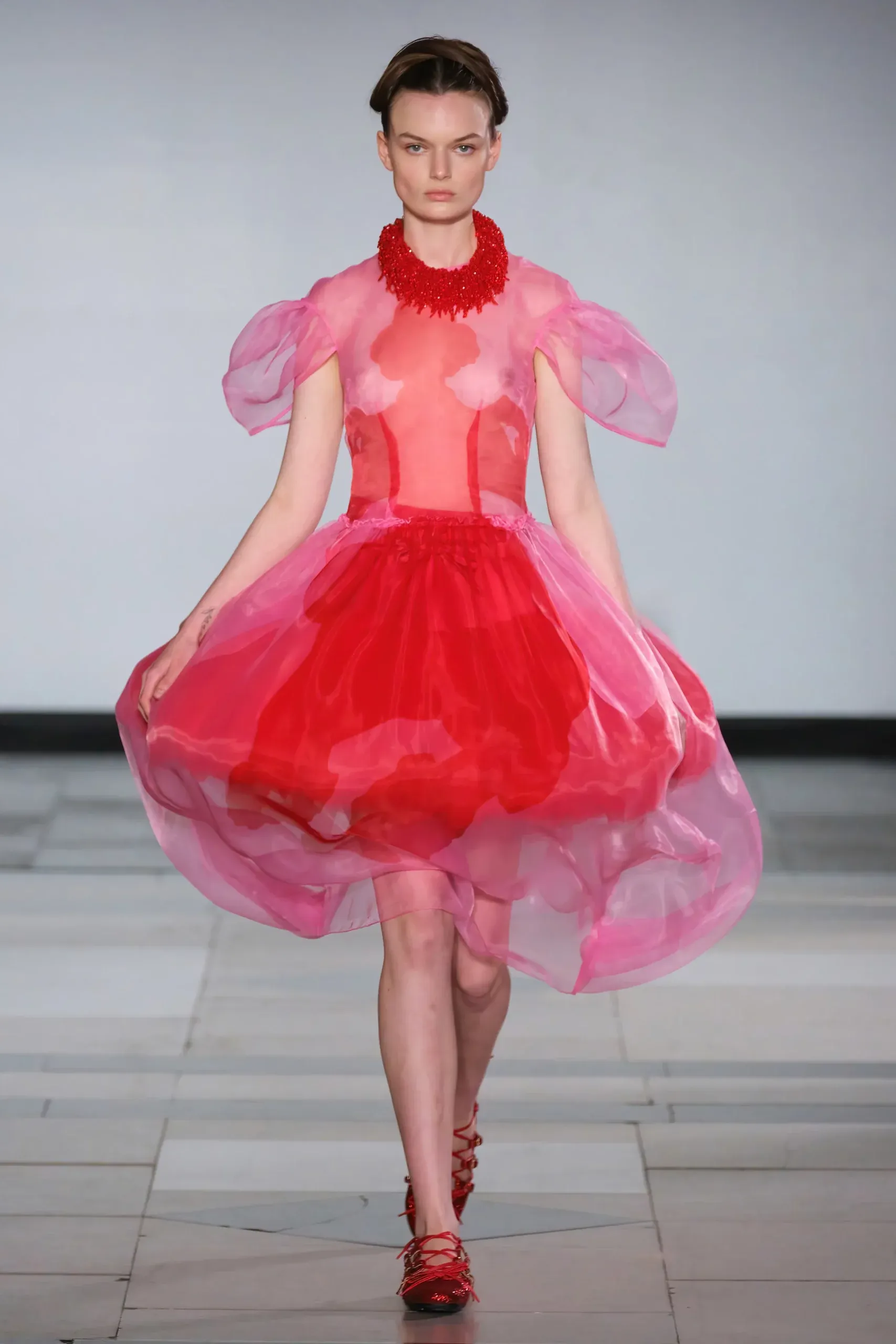 BST Xuân-Hè 2025 của Simone Rocha 8/3