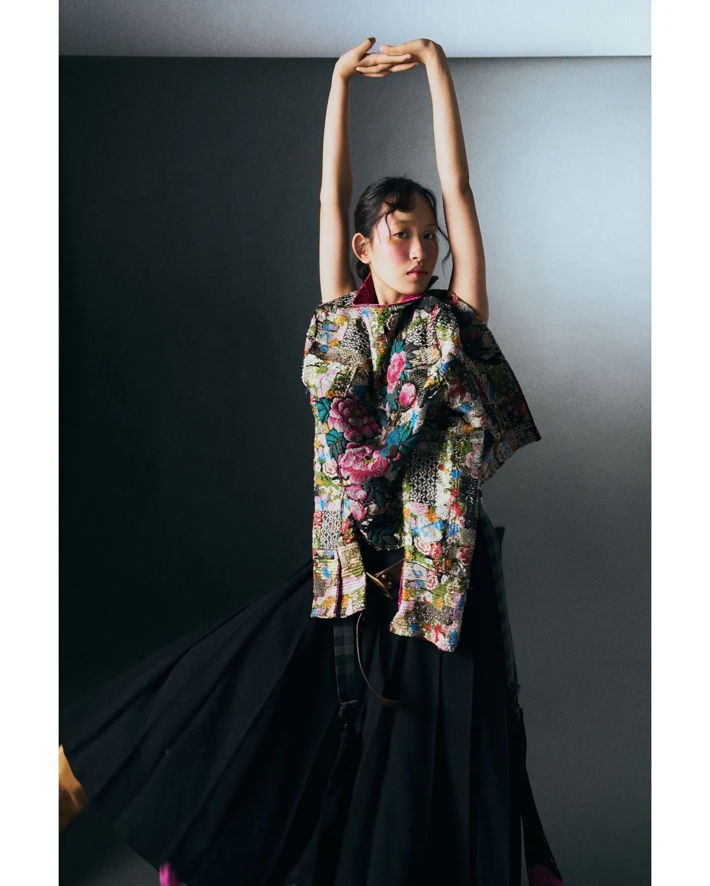 thời trang hoạ tiết thêu mailamwearableart