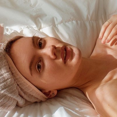 sữa dưỡng thể - người phụ nữ đang nằm