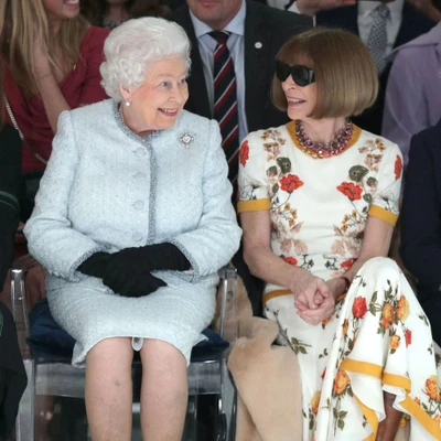 Anna Wintour diện tóc bob tham dự show diễn của Richard Quinn năm 2018.