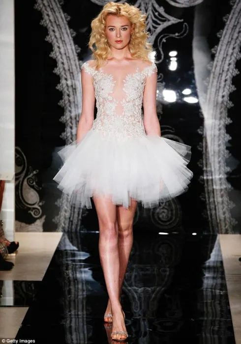 Gợi ý chọn váy cưới đẹp cho cô dâu có chiều cao khiêm tốn - ellevietnam 11