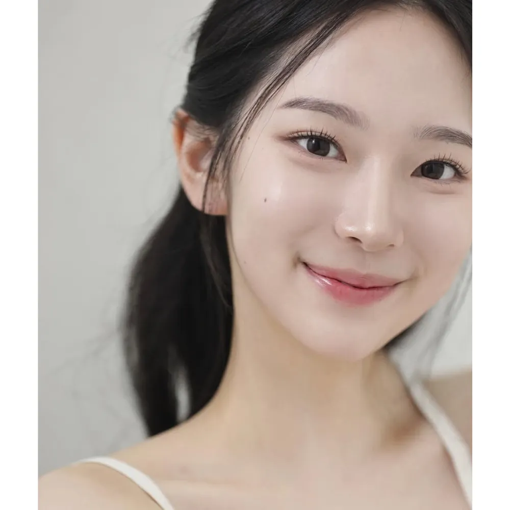 Cô gái cười mỉm