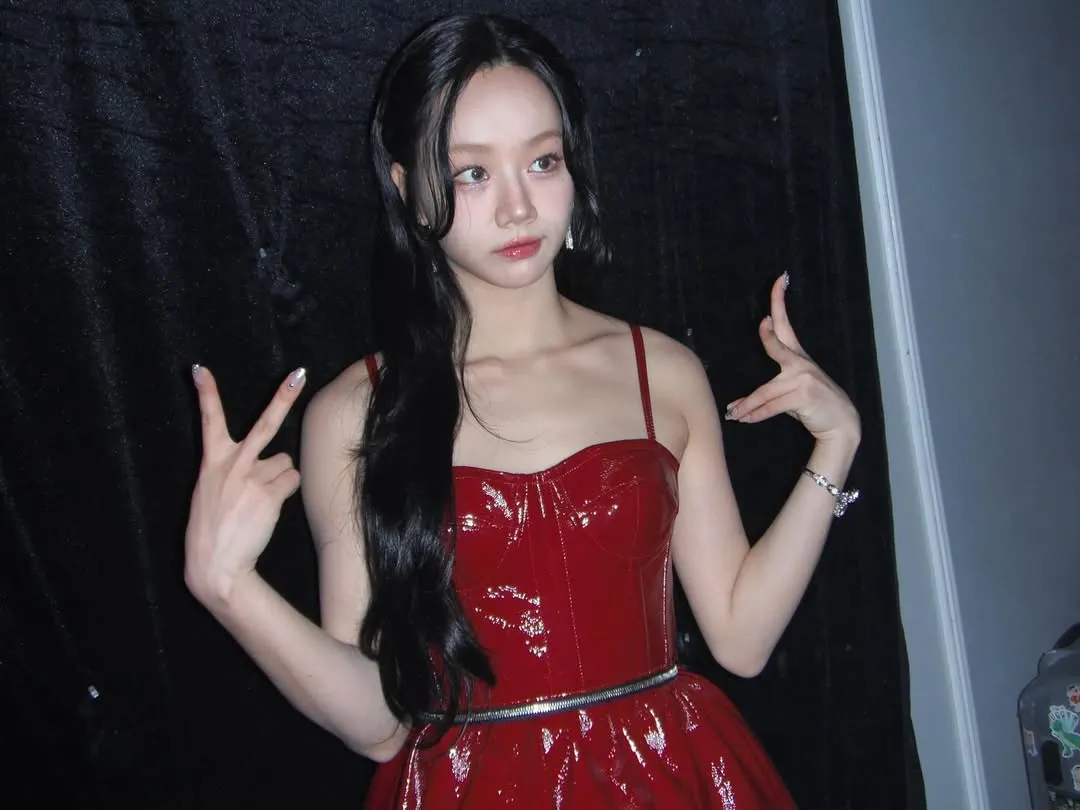 đầm hai dây da Lee Hyeri