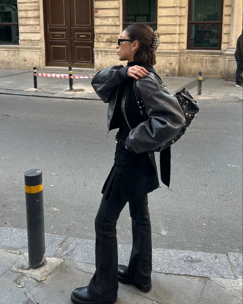 Công thức quần peplum và áo khoác da mang lại vẻ ngoài siêu ngầu cho các nàng.