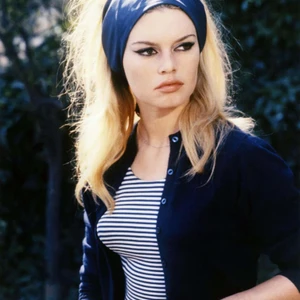 băng đô to bản trong phim ảnh cũ