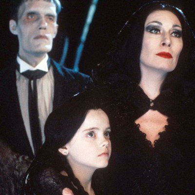 thời trang gothic trong the Addams Family