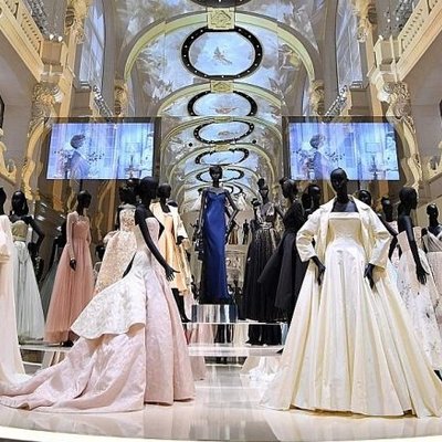 Điểm tin thời trang: Triển lãm lớn nhất về Christian Dior, Olivia Palermo "bắt tay" Karl Lagerfeld trong dự án mới