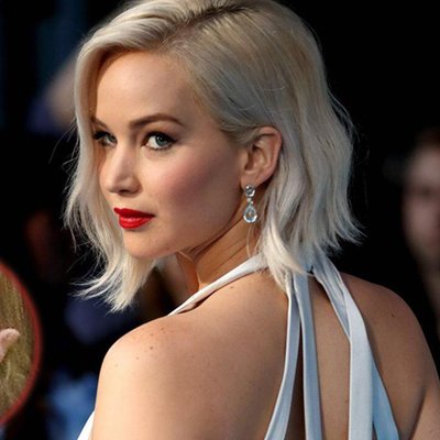 Lộ diện nhẫn đính hôn “khủng” của Jennifer Lawrence và hôn phu Cooke Maroney