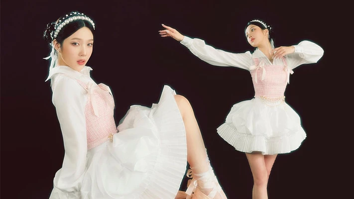 thumb feature balletcore