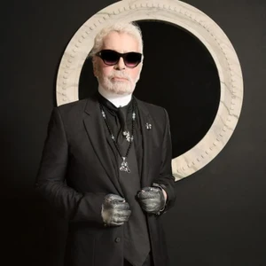 nhà thiết kế karl lagerfeld