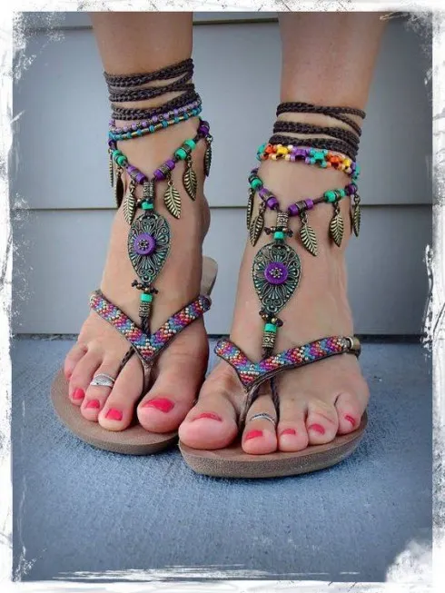 Phong cách thời trang boho chic qua sandal