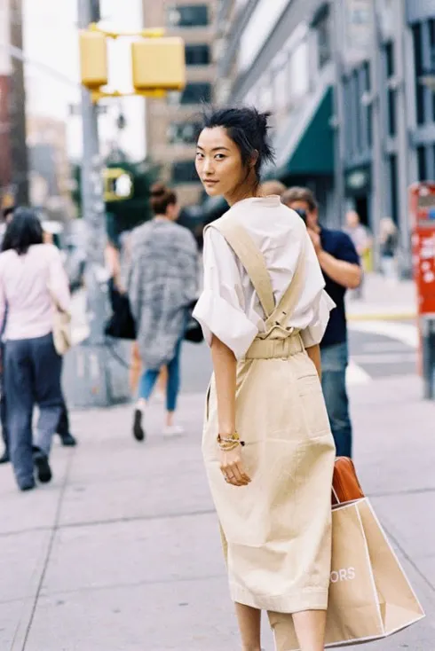 Cách phối đồ với Overall Dress