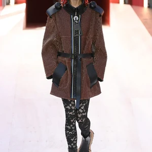 LV rtw xuân hè 2023 look 32