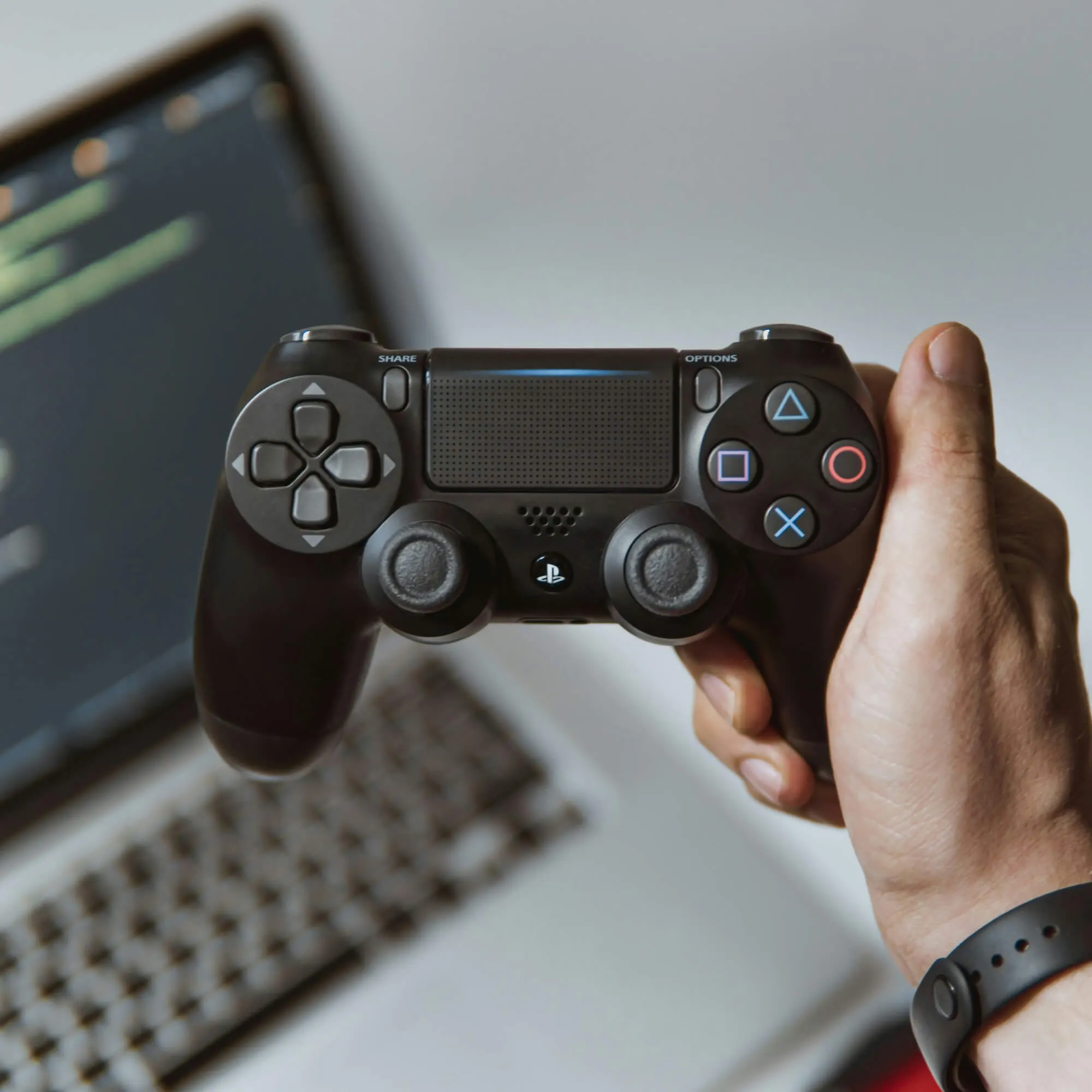 tay cầm chơi game quà cho bạn trai