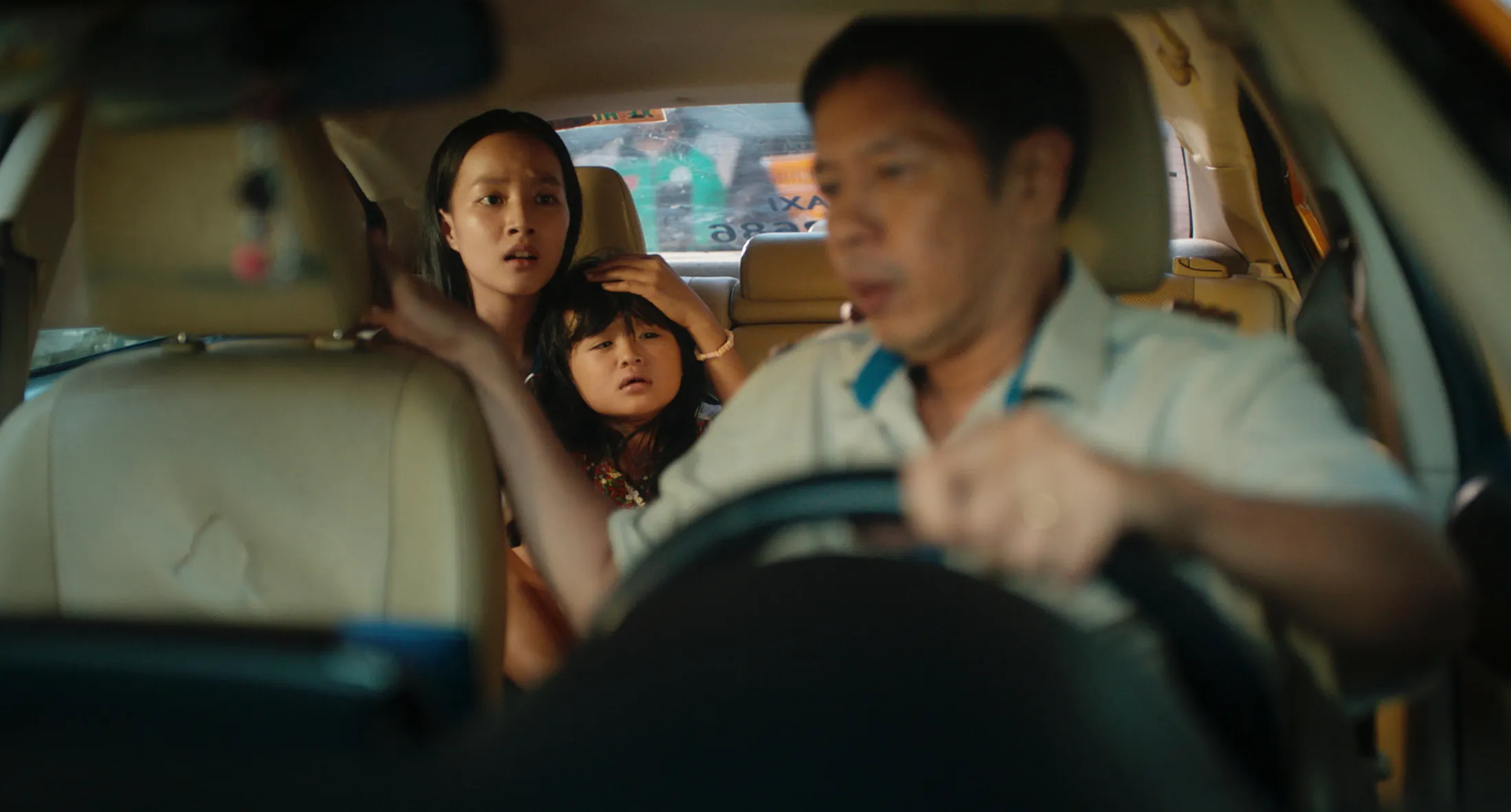 Sau Tử Chiến Trên Không, Thái Hòa trở lại với vai diễn gà trống nuôi hai con.