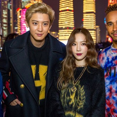 Chanyeol (EXO) và Taeyeon (SNSD) là hai ngôi sao có phong cách ấn tượng nhất tại Tommy Hilfiger Show 2019
