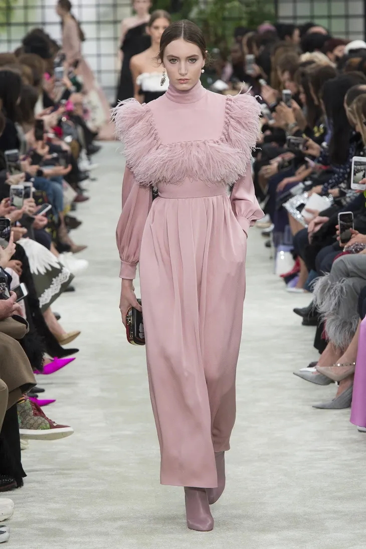 ELLE Việt Nam - Say trong giấc mơ mùa hạ cùng “khu vườn địa đàng” của Valentino 2018 (29) ELLE Việt Nam - Say trong giấc mơ mùa hạ cùng “khu vườn địa đàng” của Valentino 2018 (29)