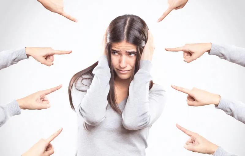 ác khẩu chỉ trích - elle vietnam