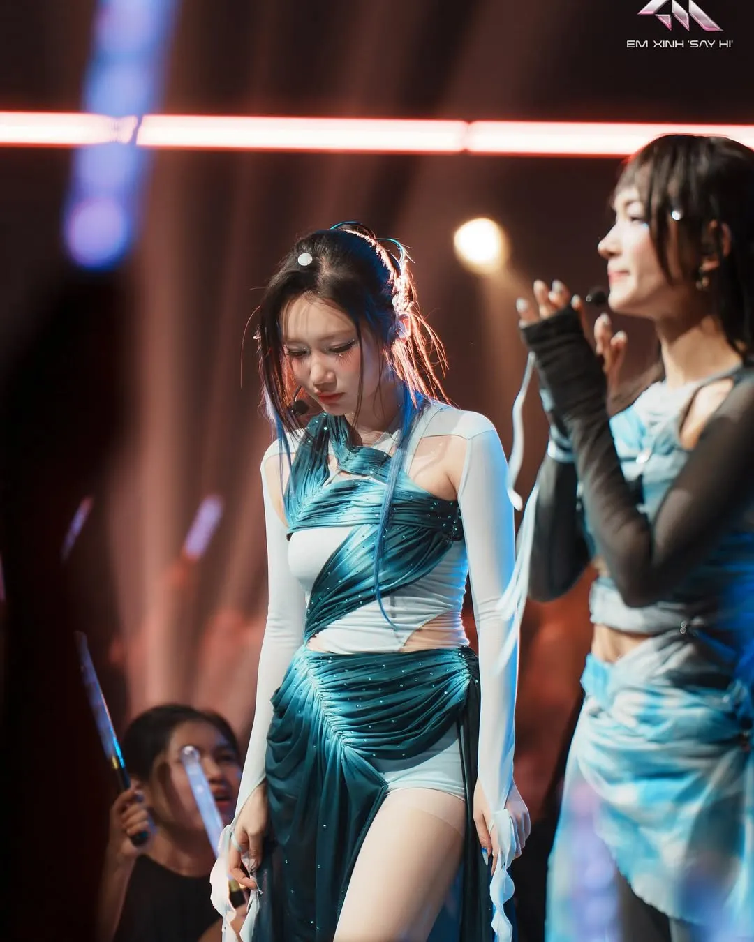 ELLE_Em-Xinh-Say-Hi-Tap-4-Livestage-2-00003