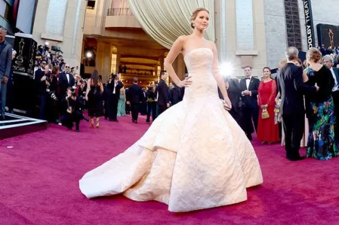 Thời trang thảm đỏ tinh tế của Jennifer Lawrence Jennifer Lawrence trên thảm đỏ (heading image) - ELLE Việt Nam