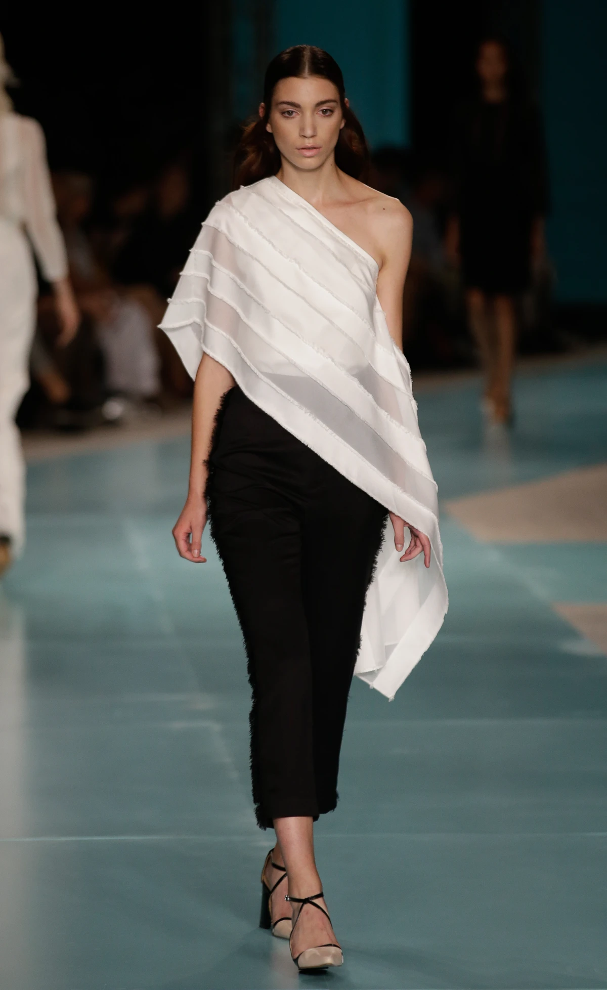 Tuần lễ Thời trang ELLE Thailand Xuân Hè 2016