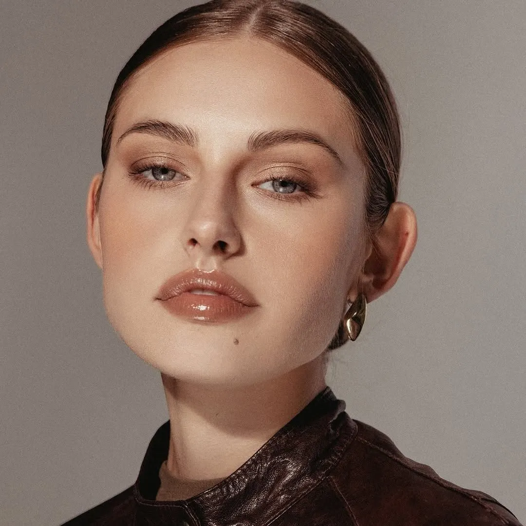 Trang điểm giáng sinh tone mocha sang trọng