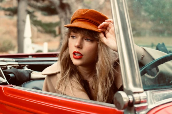 Taylor Swift xinh đẹp với những màu son đỏ nổi bật.