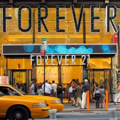 Điểm tin thời trang: Forever 21 gây tranh cãi vì ảnh quảng cáo không phù hợp