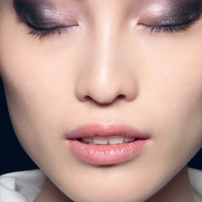 Trang điểm mắt khói trong show Michael Kors
