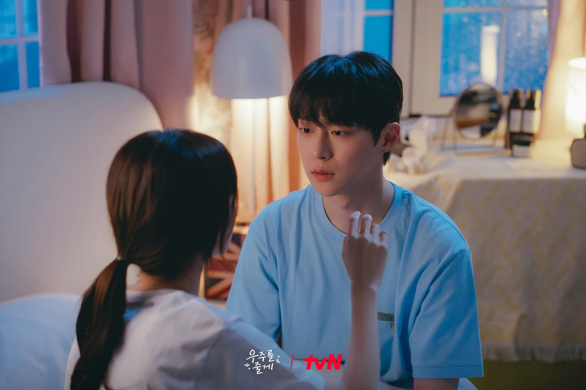 Our Universe - phim Hàn với lối dẫn dắt hài hước.