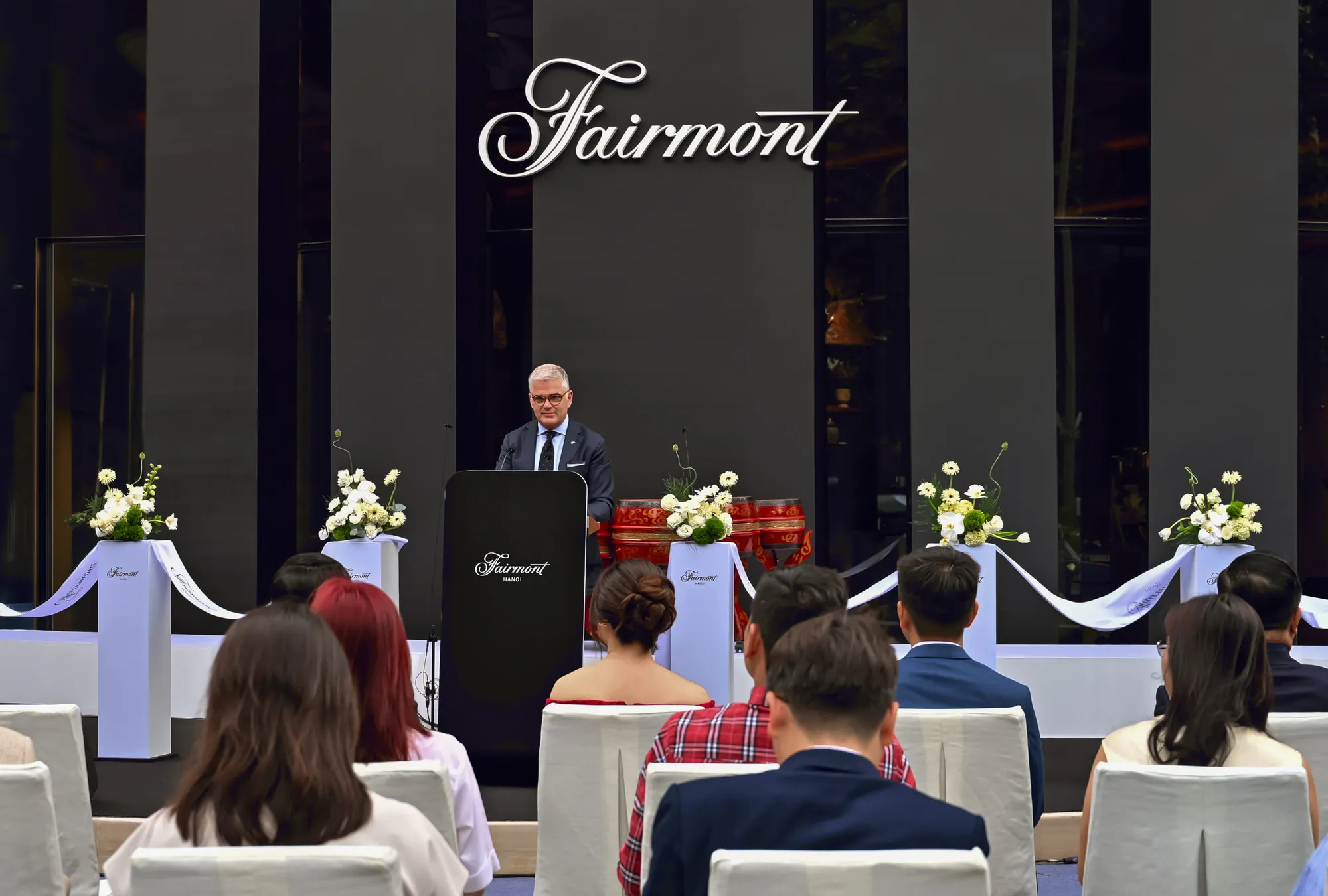 Ông Omer Acar phát biểu khai mạc tại lễ khai trương khách sạn Fairmont Hà Nội.