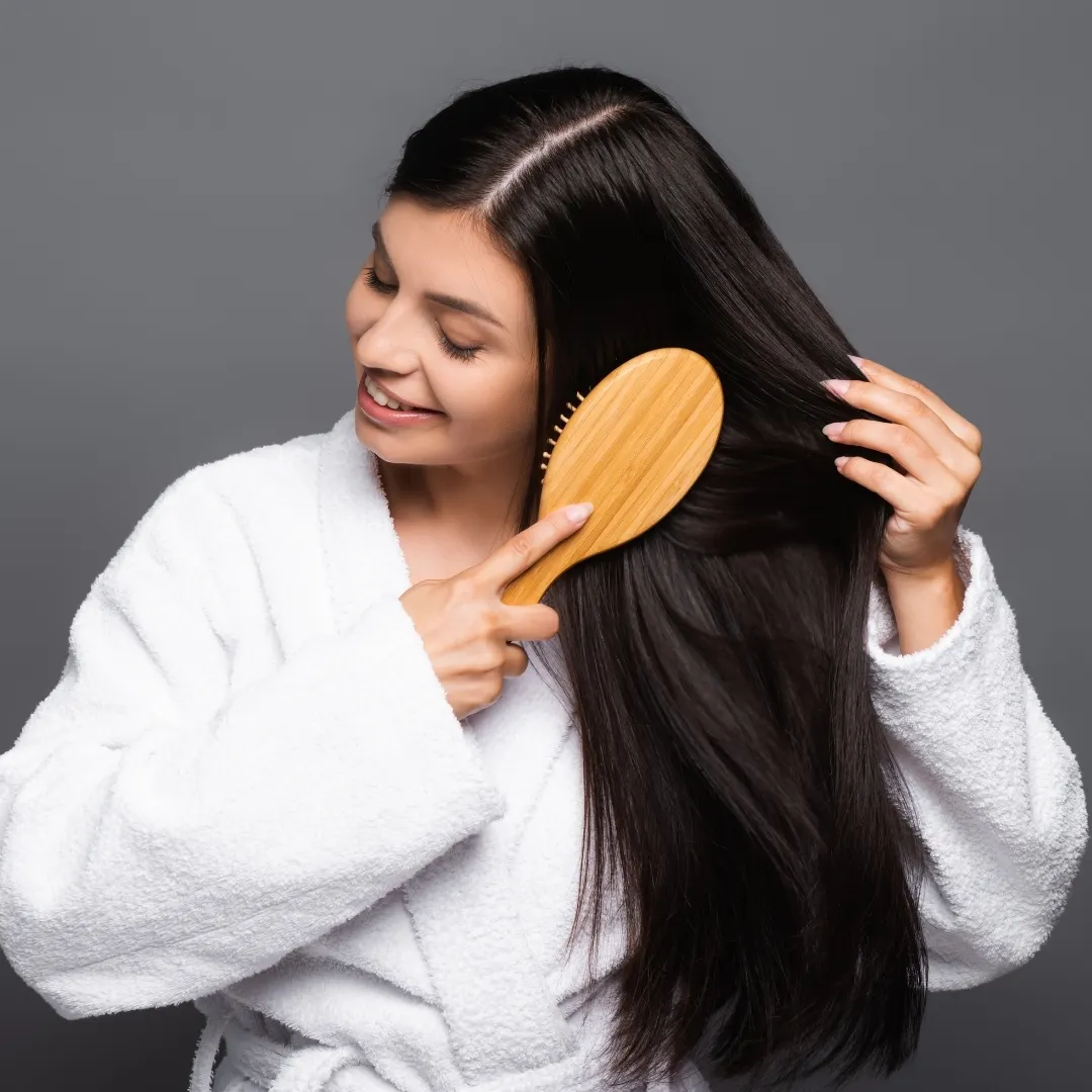 Hình ảnh cô gái với mái tóc óng mượt để minh họa cho công dụng dưỡng tóc của đậu nành Nhật.