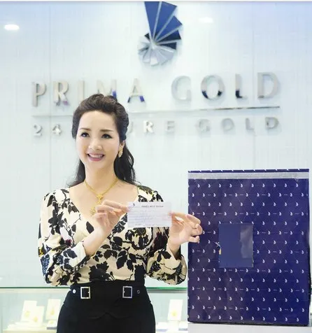 Trực tiếp bốc thăm là hoa hậu Giáng My - Đại sứ thương hiệu của nhãn hàng Prima Gold