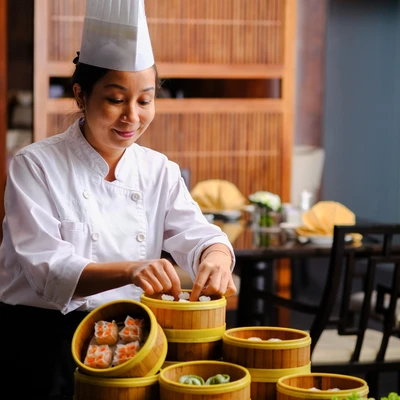 Bếp trưởng Dung áp dụng kỹ thuật nấu nướng mới sẽ mang tới những món Dim Sum ngon hơn, tinh tế và bổ dưỡng hơn