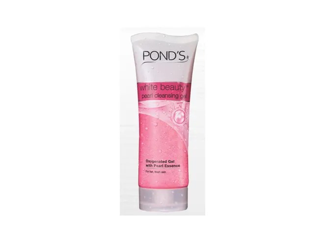 Gel rửa mặt Pond’s White Beauty Pearl Cleansing Gel không chứa xà phòng, kết cấu gel dịu mát nhẹ nhàng làm sạch da từ tận sâu lỗ chân lông và giữ ẩm cho da luôn mền mịn và đàn hồi. Đặc biệt Gel rửa mặt Pond’s Mới có chiết xuất ngọc trai giúp da ngày càng tươi sáng và đều màu rạng rỡ.