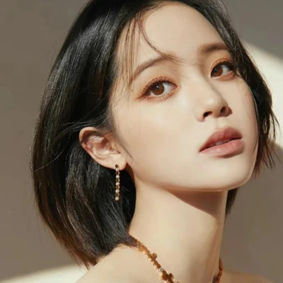 Mẹo trang điểm lâu trôi cho mí mắt dầu